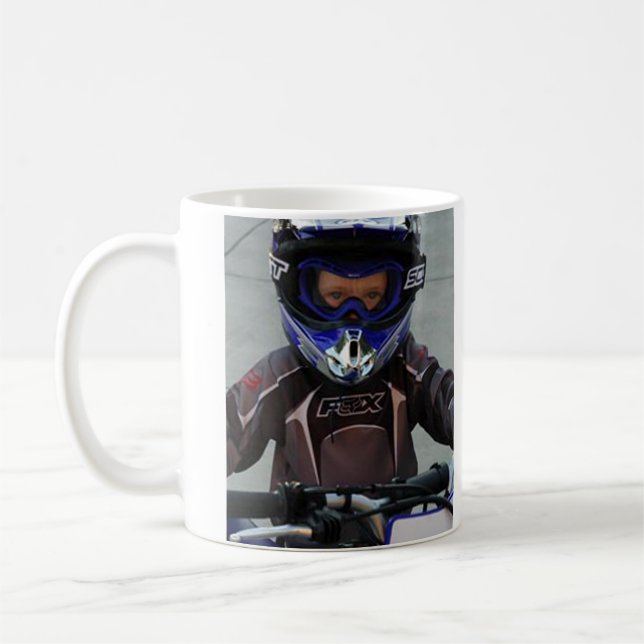 Moto enfrenta a caneca de café (Esquerda)
