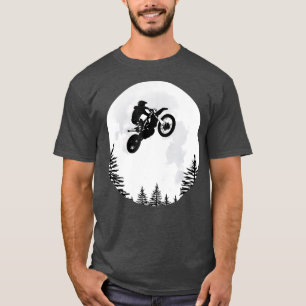MOTOCROSS DIRTBIKE Voando sobre a camisa da Lua