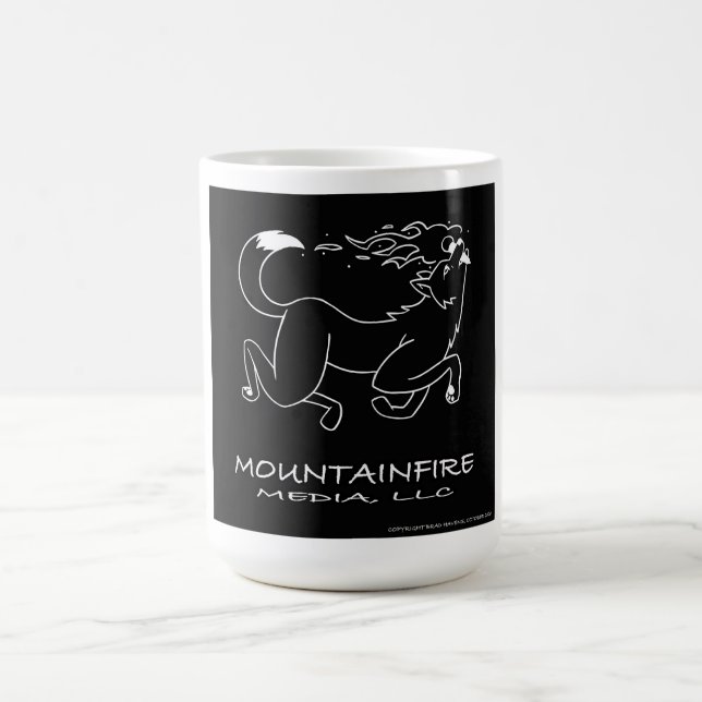 MountainFire Coyote Branco sobre uma Caneca Preta (Centro)