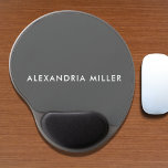 Mouse Pad De Gel Cinzas personalizadas e modernas minimalistas<br><div class="desc">Mantenha sua mesa na moda e organize com esta cinza personalizada, uma placa moderna minimalista de mouse, com fonte branca sans serif, com seu nome. A superfície lisa e o apoio do pulso do gel irão proporcionar-lhe um suporte confortável enquanto trabalha. Este mouse pad é perfeito para seu escritório doméstico...</div>