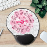 Mouse Pad De Gel Flor Cor-de-Rosa Arredondada Única para Calendário<br><div class="desc">Acompanhe a data em 2024 com este belo painel do calendário. Esta design única forma uma flor, com os meses de calendário em círculo nas pétalas. Ele tem um olhar hippie / boêmia retrô, com um fundo marmoreado. As cores são todos tons de rosa, branco e cinza. Personalizar/personalizar para fazer...</div>