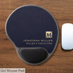 Mouse Pad De Gel Logotipo inicial Dourado Elegante<br><div class="desc">Adicione um toque de elegância ao seu espaço de trabalho com esta compressa azul na moda com mouse, com um logotipo inicial dourado. A superfície lisa do gel proporciona uma experiência confortável e precisa de engrenagens, enquanto o apoio não escorregadio mantém a almofada firmemente colocada. Perfeito para uso no escritório...</div>