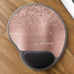 Mouse Pad De Gel Monograma Rosa cor-de-rosa com Dourada de metal es<br><div class="desc">Rosa Dourado - Folha cor-de-rosa esfarelada Metálica esfarelo com brilho esmagado Nome do monograma de metal e Pasta inicial de mouse (Pad do mouse). Isto faz o doce e perfeito aniversário de 16 anos, casamento, chá de panela, aniversário, chá de fraldas ou festa de solteira presente para alguém que ama...</div>