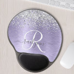 Mouse Pad De Gel Nome do Monograma da Glitter de Prata Metálica Bru<br><div class="desc">Personalize facilmente esta trendy pastilha do mouse chic design com brilho bonito prateado em um fundo metálico roxo escovado.</div>