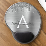 Mouse Pad De Gel Nome do Monograma do Silver Glitter Brugado Metal<br><div class="desc">Folha de Silver Faux Folha de Folha Metálica Brilhante Nome do Monograma de Metal Bruto e Pasta Inicial do Mouse (Pad do Mouse). Isto faz o doce e perfeito aniversário de 16 anos, casamento, chá de panela, aniversário, chá de fraldas ou festa de solteira presente para alguém que ama luxo...</div>