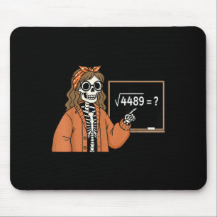 Mousepad 67 Professor de Matemática Esqueleto Halloween Rai
