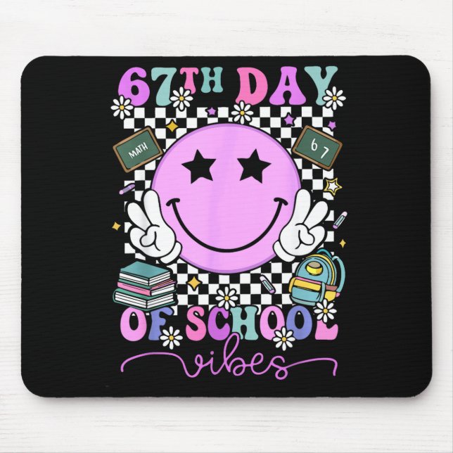 Mousepad 67th Day Of School Vibes Groovy Retro 100 Days Of  (Frente)