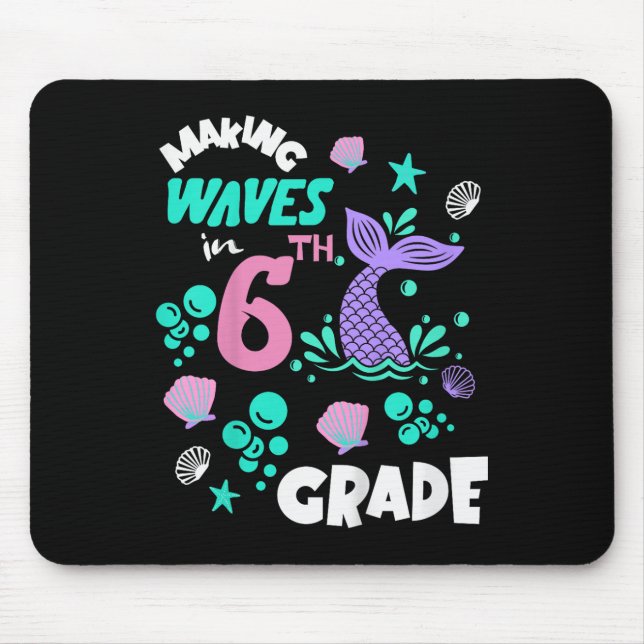Mousepad 6th Grade Pupil Happy 1st Day Back To School Merma (Frente)