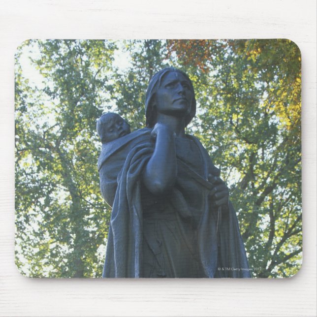 Mousepad "A estátua de Sacagawea e o seu filho, guiando a (Frente)