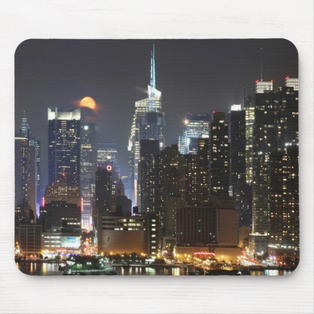 Mousepad A lua aumenta sobre o Midtown New York. (Frente)