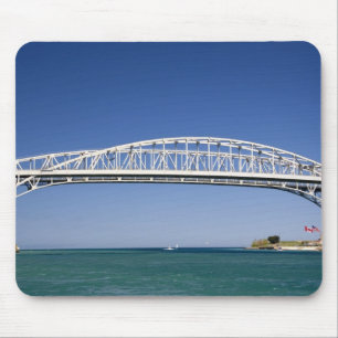 Mousepad A Ponte Blue Water é uma ponte de vão duplo