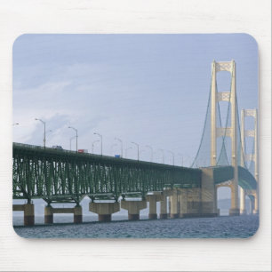 Mousepad A Ponte Mackinac atravessando os Estreitos de 2