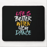 Mousepad A Vida É Melhor Quando Você Dança Dançarino Engraç<br><div class="desc">A vida é melhor quando você dança. Design de dança inspiracional engraçada para aqueles que adoram dançar sempre que ouvem música. Legal safra, grunhido e mercadoria angustiada para dançarinos profissionais ou aqueles que adoram dançar por diversão. Perfeito para celebrar o baile no Dia Nacional da Dança. presente de Natal e...</div>