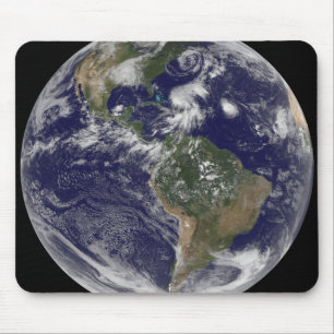 Mousepad A vista da terra completa e quatro atacam sistemas
