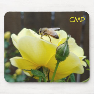 Mousepad Abelha do mel em um rosa amarelo suas iniciais