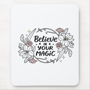 Mousepad Acredite em sua Magia - Tipografia de Rosas e líri