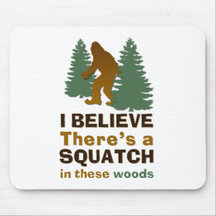 Mousepad Acredito que há um SQUATCH nesta floresta