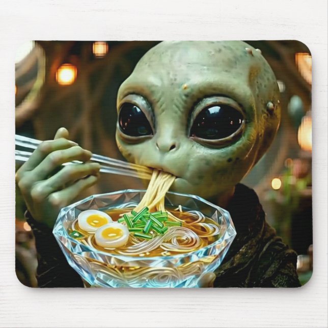 Mousepad Alienígena engraçado comendo macarrão Ramen (Frente)