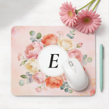 Almofada de Rato Monogramada com Peônias em Aquare