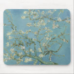 Mousepad Almond Blossoms por Vincent Van Gogh<br><div class="desc">Almond Blossoms de Vincent Van Gogh, óleo na canvas 1890, é uma pintura dos ramos de uma amêndoa com flores brancas pequenas e florescentes contra um céu azul claro e brilhante. Pintado com as influências do impressionismo e impressões japoneses em suas cores achatadas e contornos ousados e expressivos, o assunto...</div>