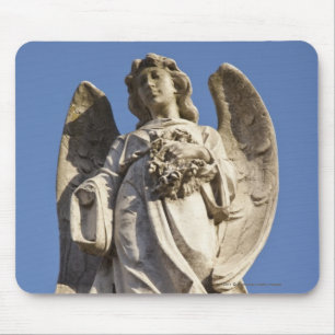 Mousepad Anjo de pedra que olha abaixo da estátua em Bueno