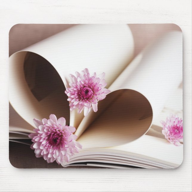 Mousepad As páginas de um livro feito em um coração dão (Frente)