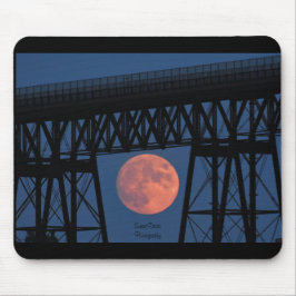 Mousepad Ascensão de Lua sob a Ponte Walkway