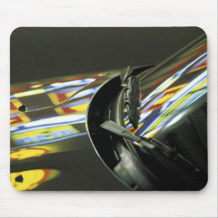 Mousepad Ásia, Malásia, Melaka. Reflexos de neon no carro