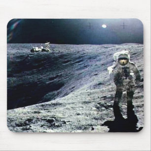 Mousepad Astronauta de Apollo que anda na lua e na cratera