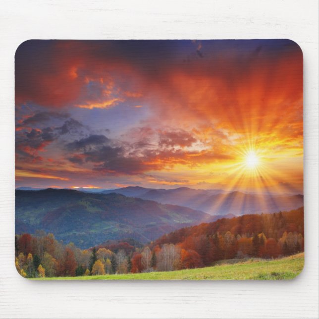 Mousepad Aumento do sol majestoso na paisagem das montanhas (Frente)