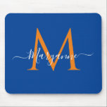Mousepad Azul e Laranja - Azul - Monograma Personalizado Az<br><div class="desc">Este mousepad apresenta uma fonte elegante monográfica em branco com seu nome sobreposto na tipografia moderna. Quando você digitar o nome,  deixe as duas caixas em ambos os lados do seu nome para manter o recurso design. Este travesseiro faz parte da nossa série de monogramas.</div>