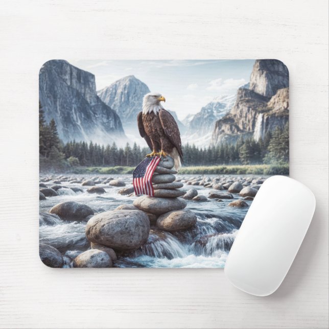 Mousepad Bald Eagle e a bandeira Americana em um Cairn (Com mouse)