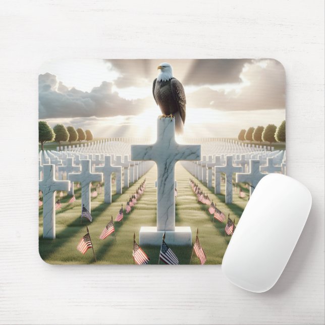 Mousepad Bald Eagle Guardando Um Cemitério Militar (Com mouse)