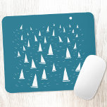 Mousepad Barco à vela náutica<br><div class="desc">Barcos de vela correndo em um mar verde cintilante. Uma design náutica divertida para quem gosta de navegar. Arte original de Nic Squirrell.</div>