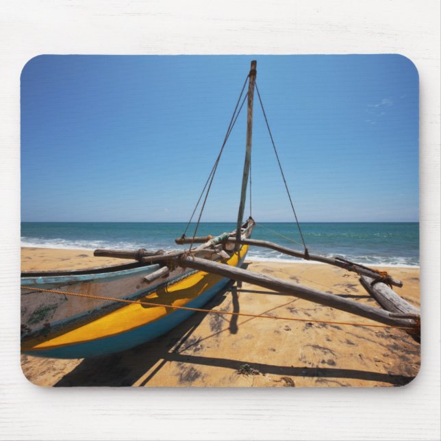 Mousepad Barco de pesca amarrado na praia (Frente)