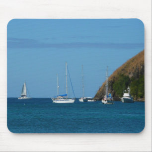 Mousepad Barcos à vela na Baía de Branco e Azul Náutico