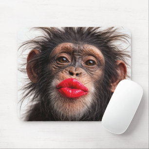 Mousepad Batom Vermelho em um Chimpanzé