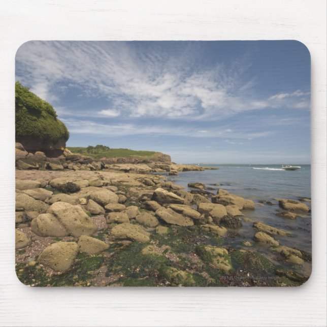 Mousepad Beira-mar rochoso com viagem do Motorboat (Frente)