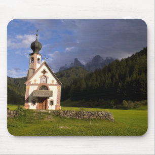 Mousepad Bela igreja isolada e solitária chamada Rainui
