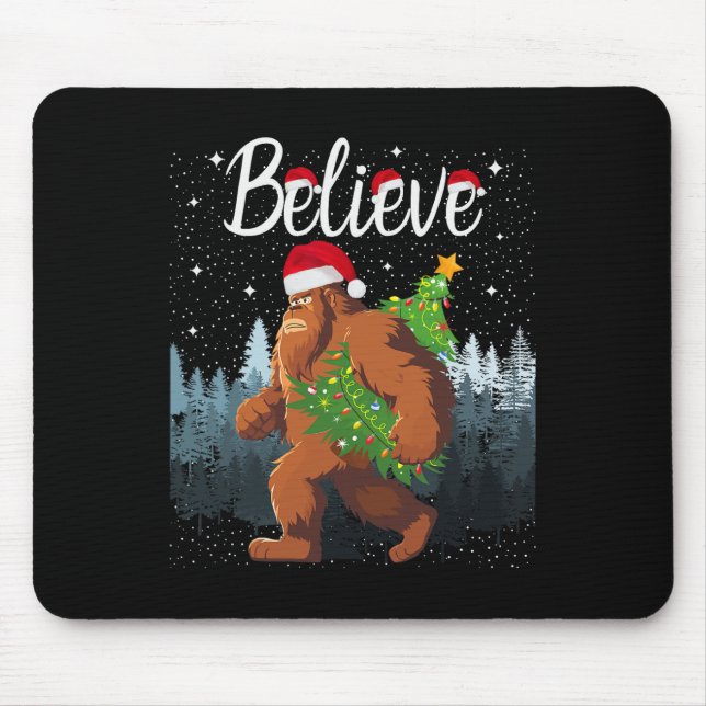 Mousepad Believe Bigfoot Carrying Christmas Tree Wearing A  (Frente)