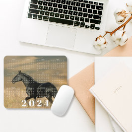 Mousepad Belo Cavalo Negro no Calendário Sunset 2024