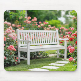 Mousepad Bencho Branco em um Jardim de Rosa de Verão
