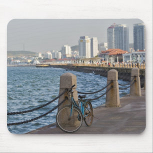 Mousepad Bicicleta na orla com a silhueta da cidade de Yant