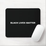 Mousepad Black Lives Matam texto branco preto minimalista<br><div class="desc">Vidas Negras Importam o Pad de Mouse simples, preto e branco. Texto branco totalmente personalizável sobre fundo preto simples editável a cores, para que você possa personalizá-lo e torná-lo exclusivo.</div>