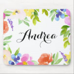 Mousepad Blocos Personalizados de Primavera de Aquarela<br><div class="desc">Um bufo floral branco e elegante, com flores coloridas e folhagem. Personalize adicionando seu nome. Este bocal floral será um sotaque perfeito para a sua mesa. Itens correspondentes estão disponíveis.</div>