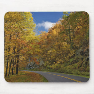 Mousepad Blue Ridge Parkway curvando através das cores de o