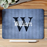 Mousepad Blue Vintage Pinstripe Monograma do Marinho Retro<br><div class="desc">Este design apresenta um padrão de pinstripe vintage em azul com listras azuis marinhos. Personalize-o com o seu monograma inicial em azul-marinho e o seu nome no guião retrô branco.</div>