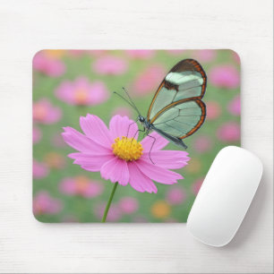 Mousepad Borboleta de Asa de Vidro em uma Flor de Cosmos