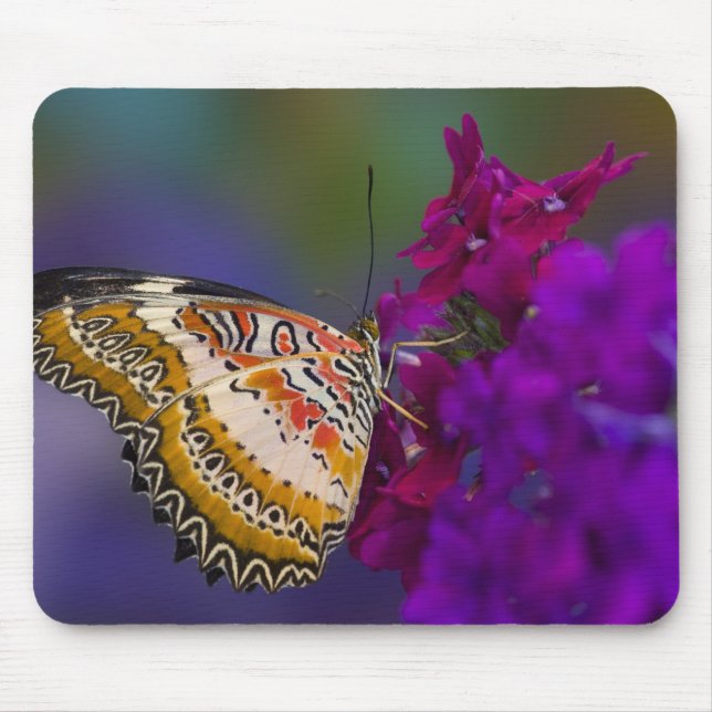 Mousepad Borboleta tropical em flores roxas (Frente)