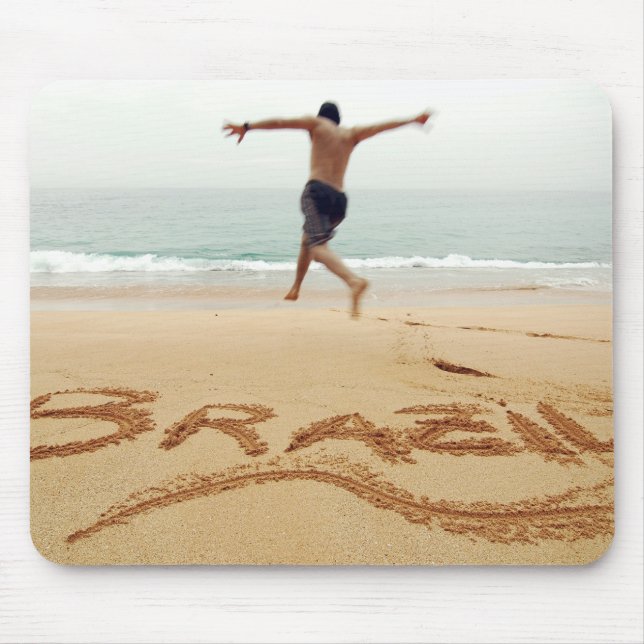 Mousepad BRASIL. Homem do peito vestindo roupa de banho (Frente)